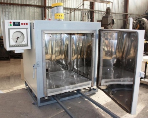 Термічна обробка металів в електричних печах (масло, вода, луги)