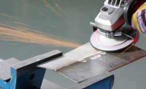 Шліфування, нарізання різьби, свердління і розточування отворів, зенкерування та розвертання.