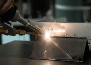 Зварювання металів різних типів.