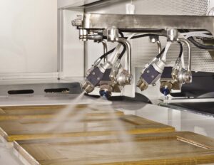 Лакування пневморозпилом